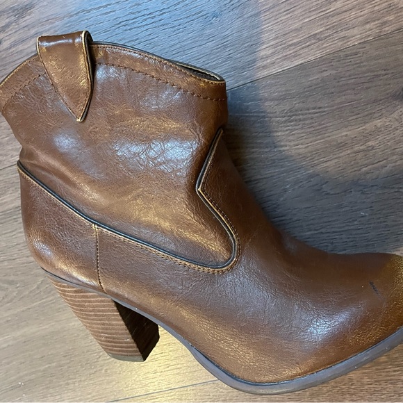 NOT RATED. HEELED ANKLE BOOTIES! SIZE 9 - Picture 9 of 11